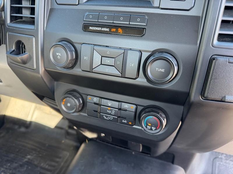 Ford F-150 Vehicle Full-screen Gallery Image 11