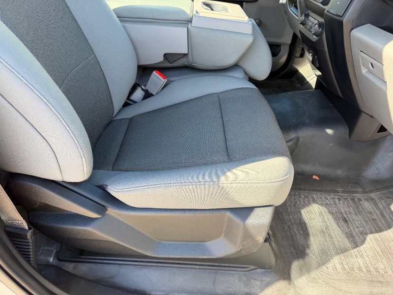 Ford F-150 Vehicle Full-screen Gallery Image 12