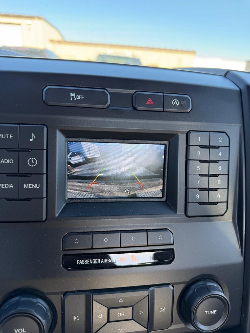 Ford F-150 Vehicle Full-screen Gallery Image 16