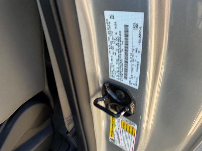 Ford F-150 Vehicle Full-screen Gallery Image 17