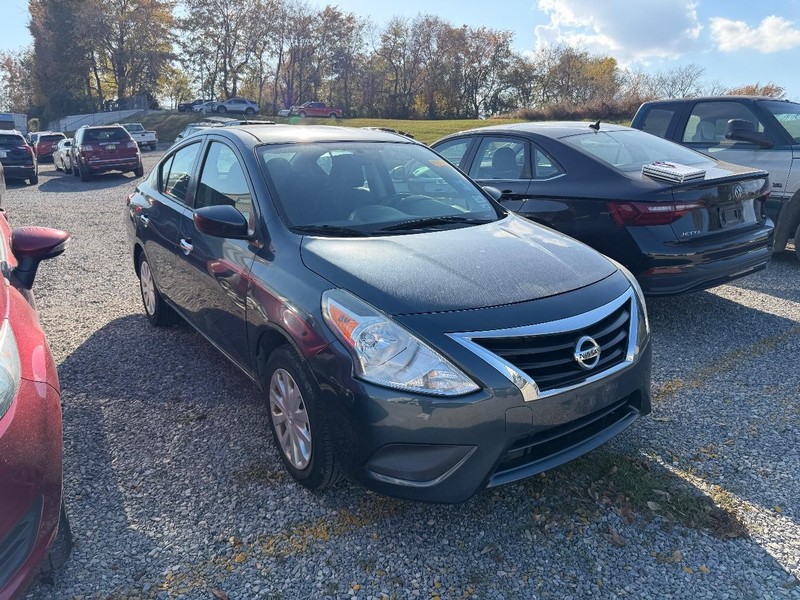 Nissan Versa Vehicle Full-screen Gallery Image 2