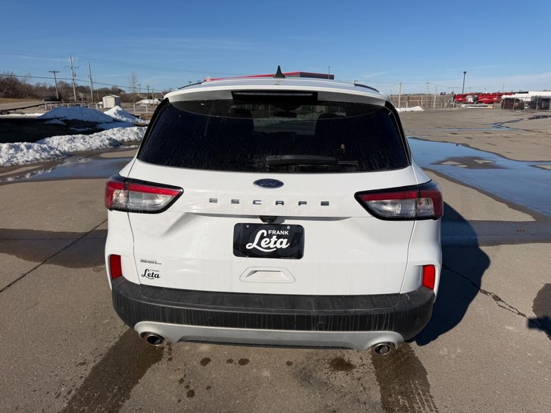 Ford Escape Vehicle Full-screen Gallery Image 4