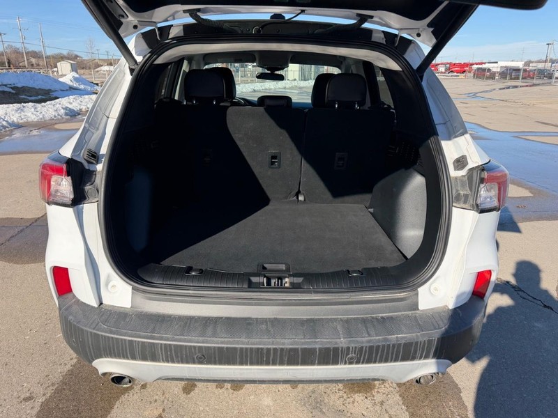 Ford Escape Vehicle Full-screen Gallery Image 5