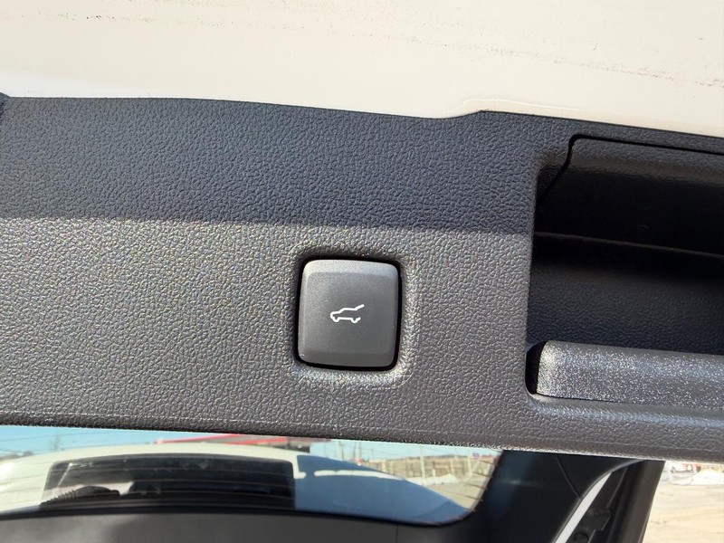 Ford Escape Vehicle Full-screen Gallery Image 6