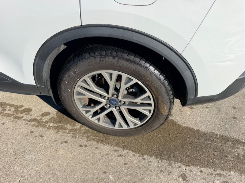 Ford Escape Vehicle Full-screen Gallery Image 7