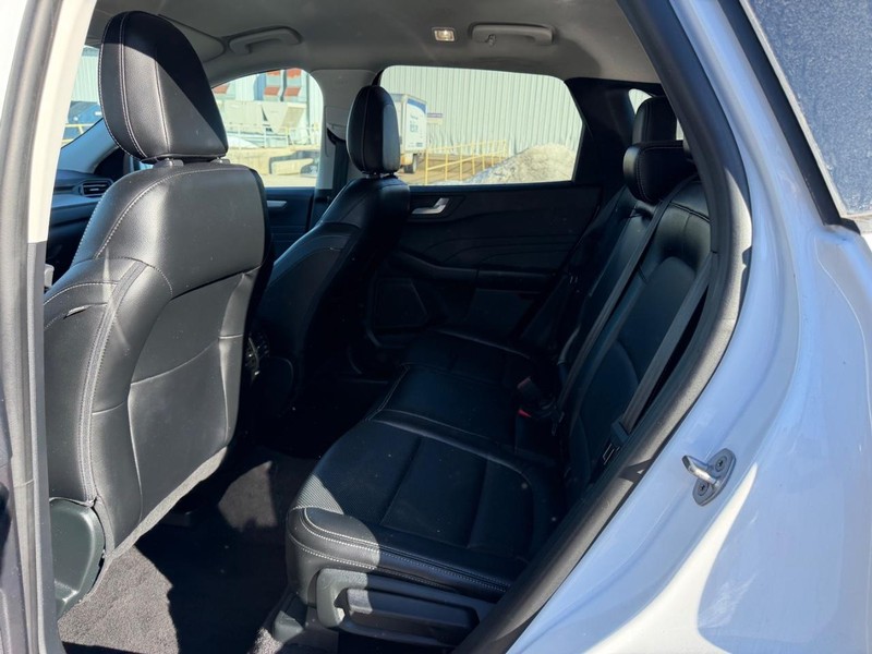 Ford Escape Vehicle Full-screen Gallery Image 8