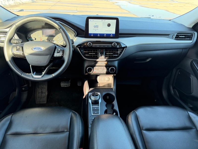 Ford Escape Vehicle Full-screen Gallery Image 9