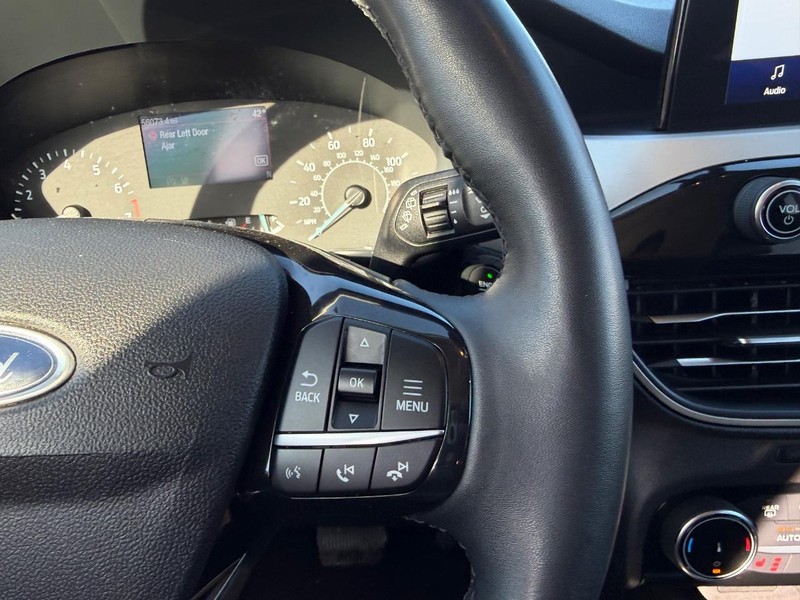 Ford Escape Vehicle Full-screen Gallery Image 12