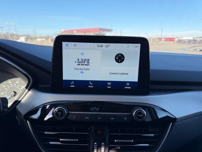 Ford Escape Vehicle Full-screen Gallery Image 13