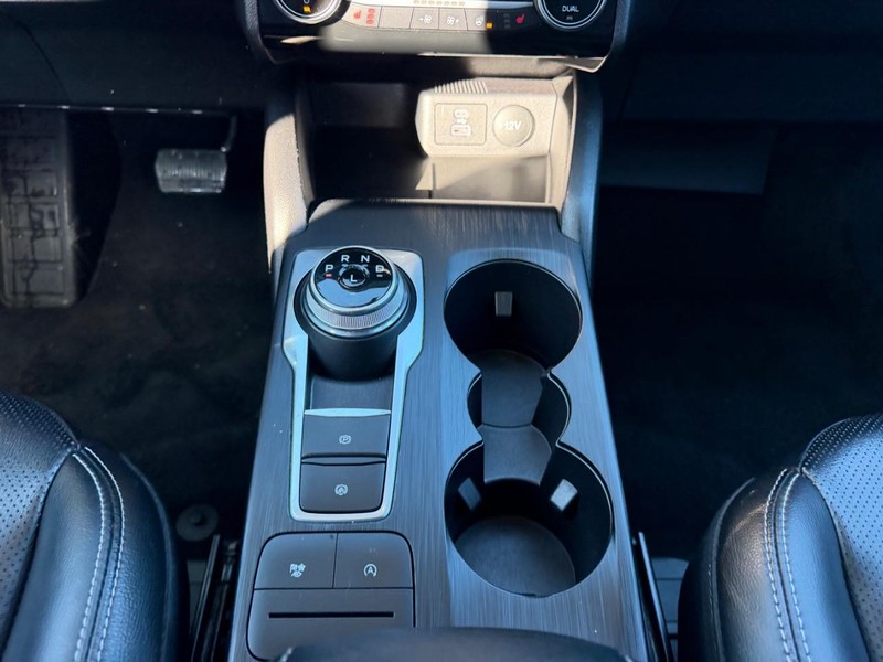 Ford Escape Vehicle Full-screen Gallery Image 15