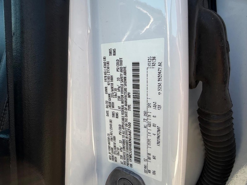 Ford Escape Vehicle Full-screen Gallery Image 21