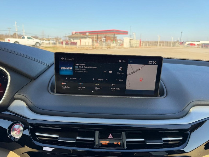 Acura MDX Vehicle Full-screen Gallery Image 15