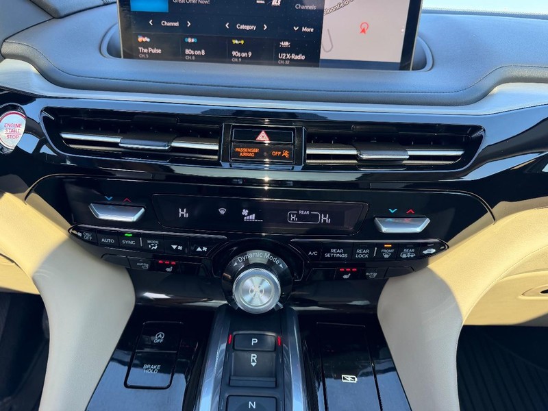 Acura MDX Vehicle Full-screen Gallery Image 16