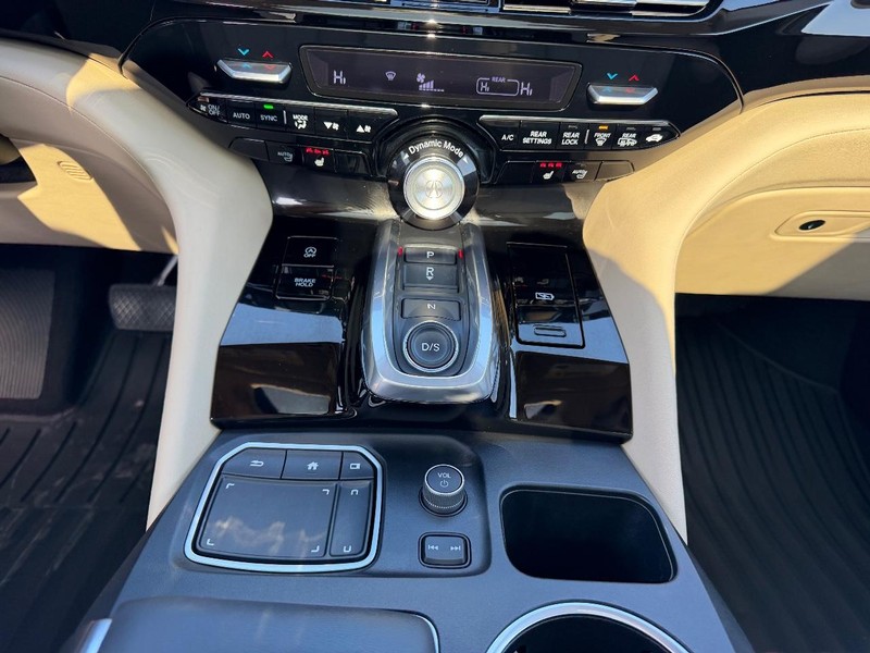 Acura MDX Vehicle Full-screen Gallery Image 17