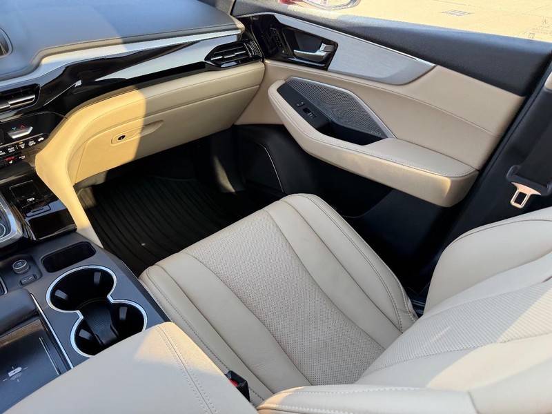 Acura MDX Vehicle Full-screen Gallery Image 18