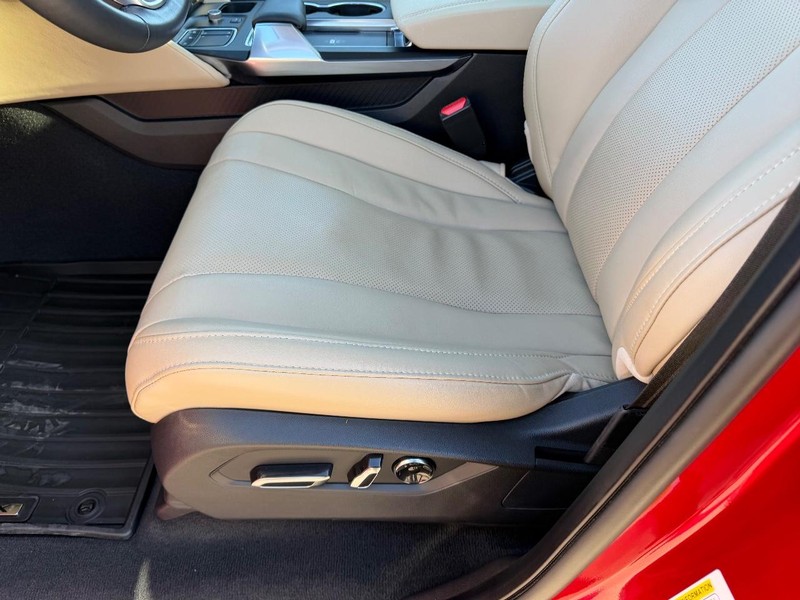 Acura MDX Vehicle Full-screen Gallery Image 21