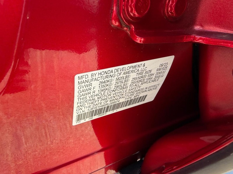 Acura MDX Vehicle Full-screen Gallery Image 24