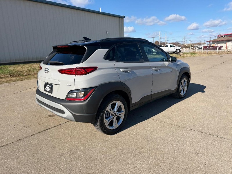Hyundai Kona Vehicle Full-screen Gallery Image 3