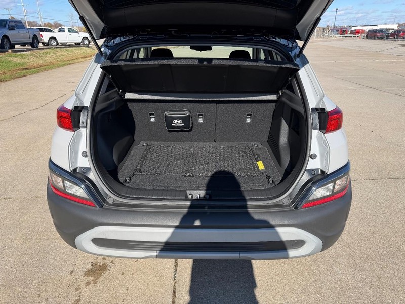 Hyundai Kona Vehicle Full-screen Gallery Image 5