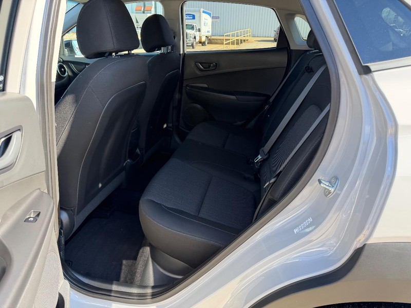 Hyundai Kona Vehicle Full-screen Gallery Image 7