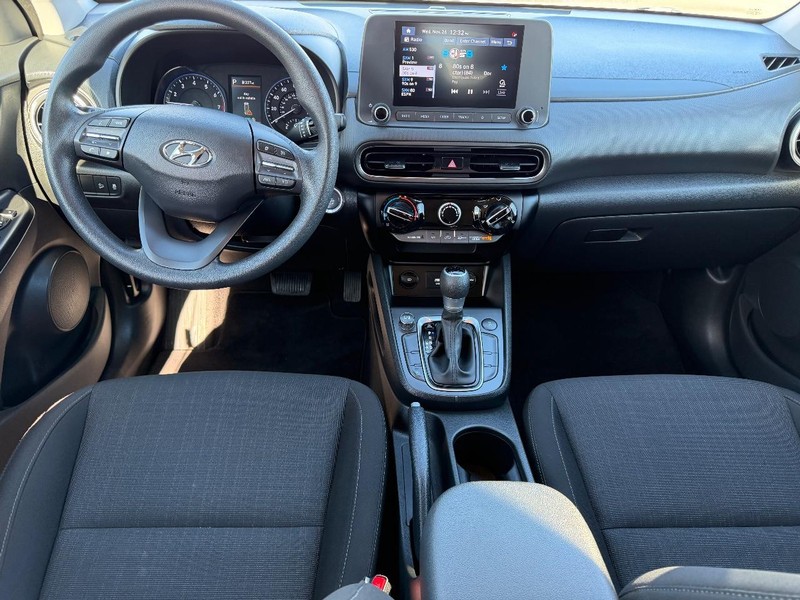 Hyundai Kona Vehicle Full-screen Gallery Image 8