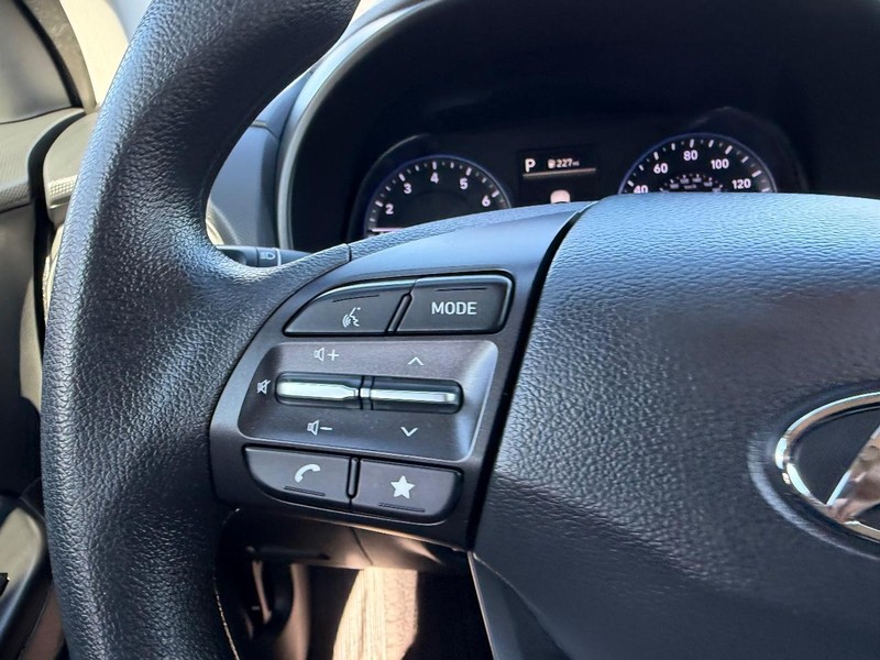 Hyundai Kona Vehicle Full-screen Gallery Image 10