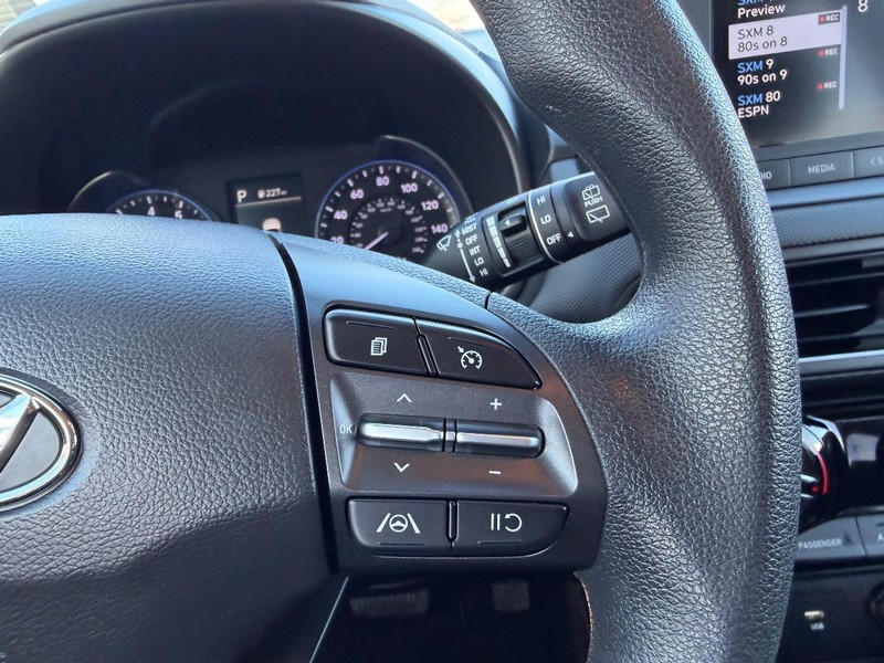 Hyundai Kona Vehicle Full-screen Gallery Image 11