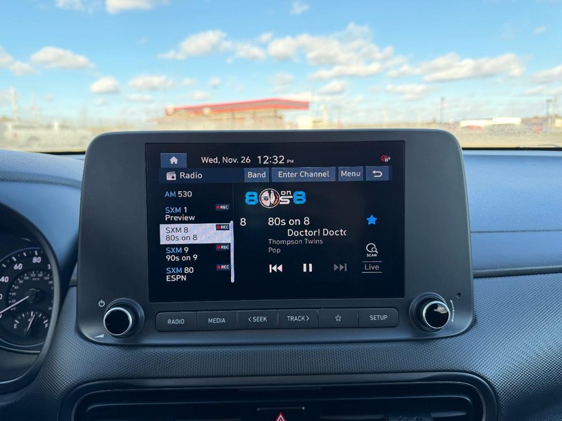 Hyundai Kona Vehicle Full-screen Gallery Image 12