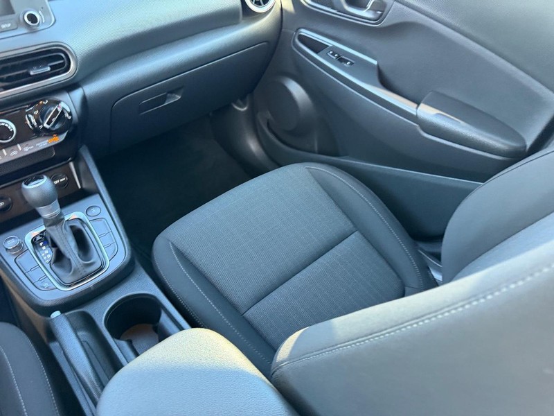 Hyundai Kona Vehicle Full-screen Gallery Image 15