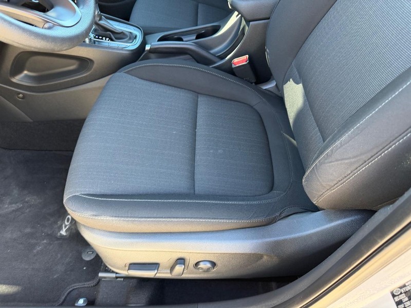 Hyundai Kona Vehicle Full-screen Gallery Image 17