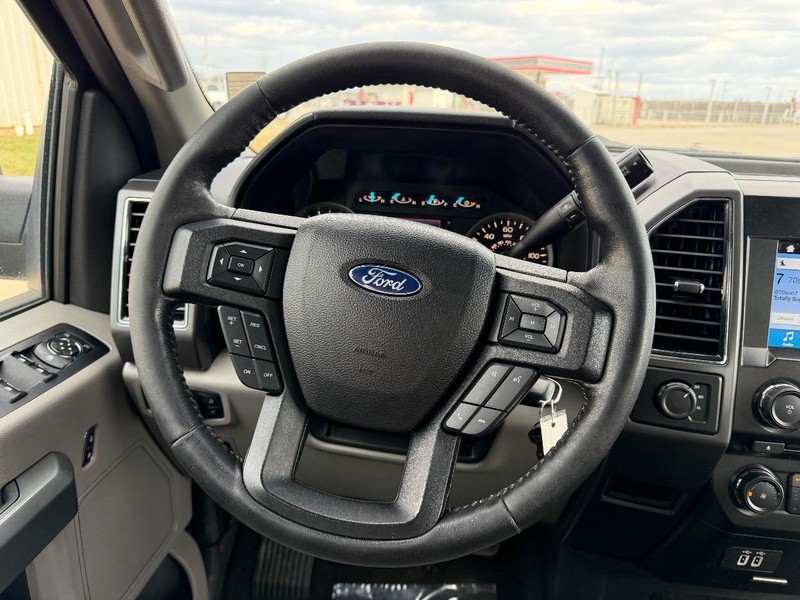 Ford F-150 Vehicle Full-screen Gallery Image 9