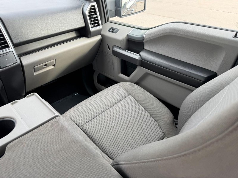 Ford F-150 Vehicle Full-screen Gallery Image 14