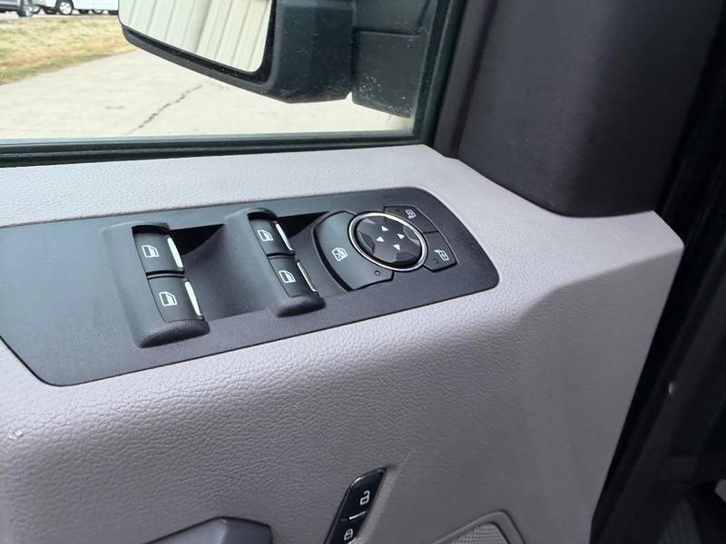 Ford F-150 Vehicle Full-screen Gallery Image 15