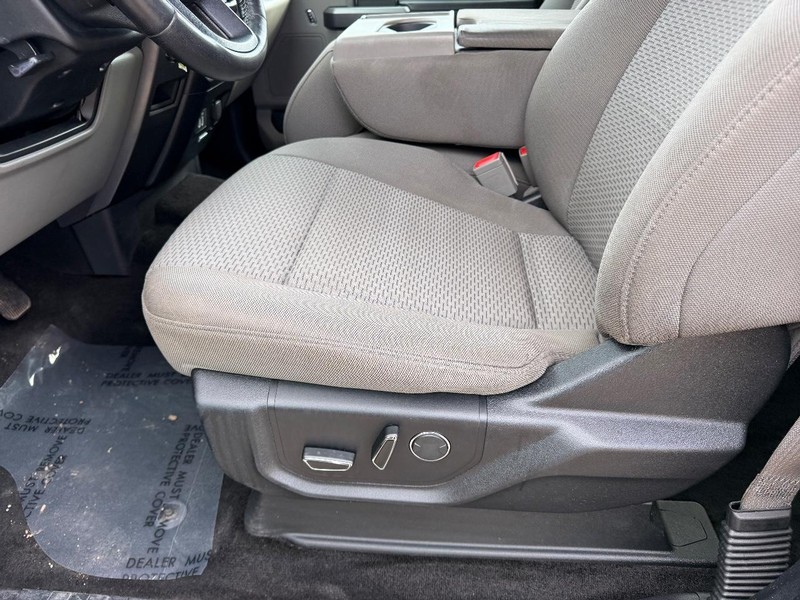 Ford F-150 Vehicle Full-screen Gallery Image 16