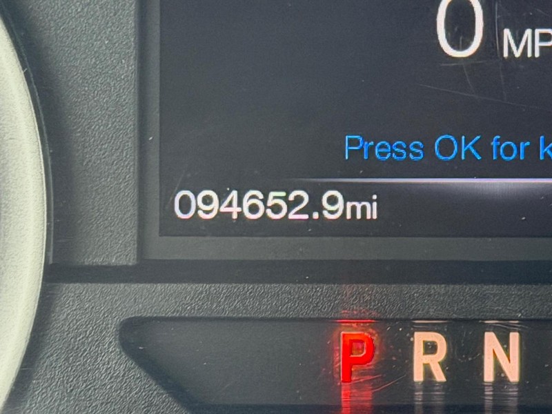 Ford F-150 Vehicle Full-screen Gallery Image 17