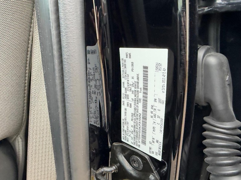 Ford F-150 Vehicle Full-screen Gallery Image 19