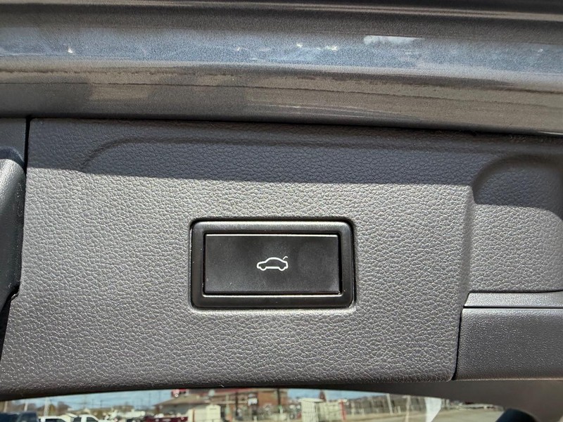 Volkswagen Atlas Vehicle Full-screen Gallery Image 6