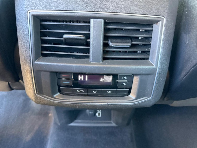 Volkswagen Atlas Vehicle Full-screen Gallery Image 9