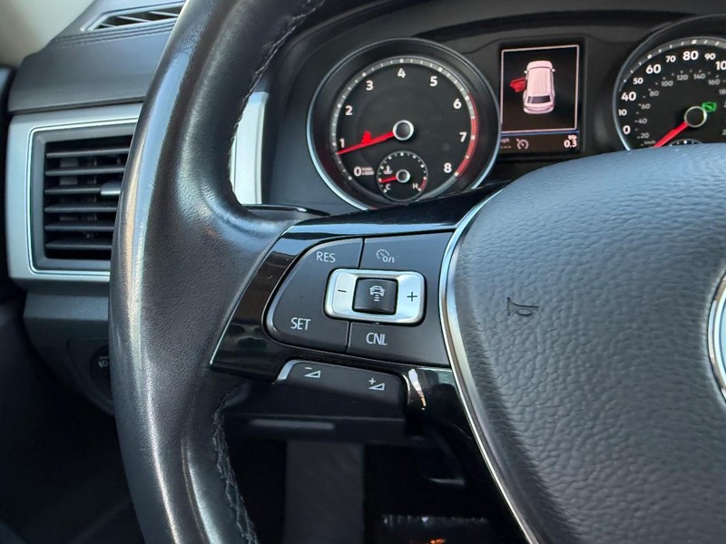 Volkswagen Atlas Vehicle Full-screen Gallery Image 12