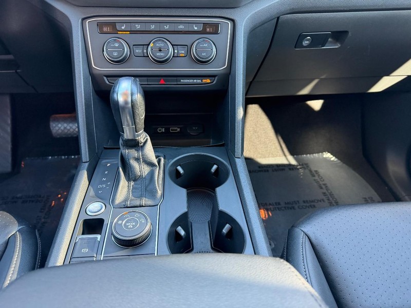 Volkswagen Atlas Vehicle Full-screen Gallery Image 16