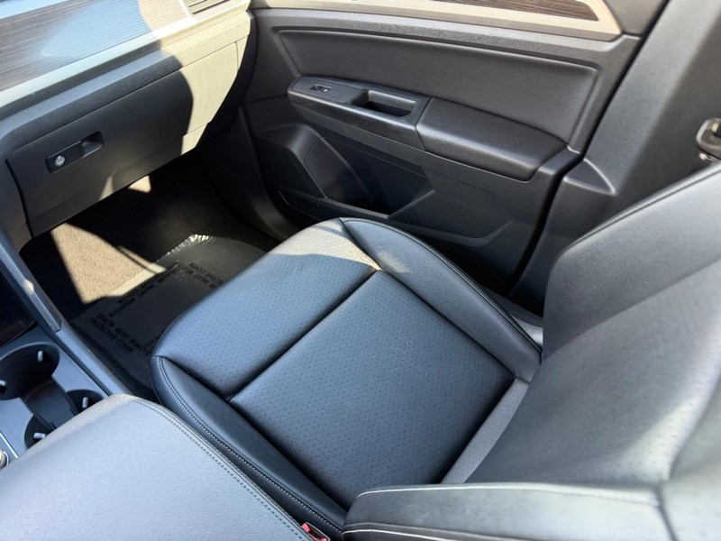 Volkswagen Atlas Vehicle Full-screen Gallery Image 17