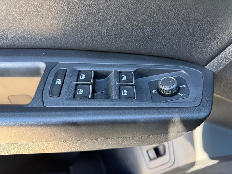 Volkswagen Atlas Vehicle Full-screen Gallery Image 18