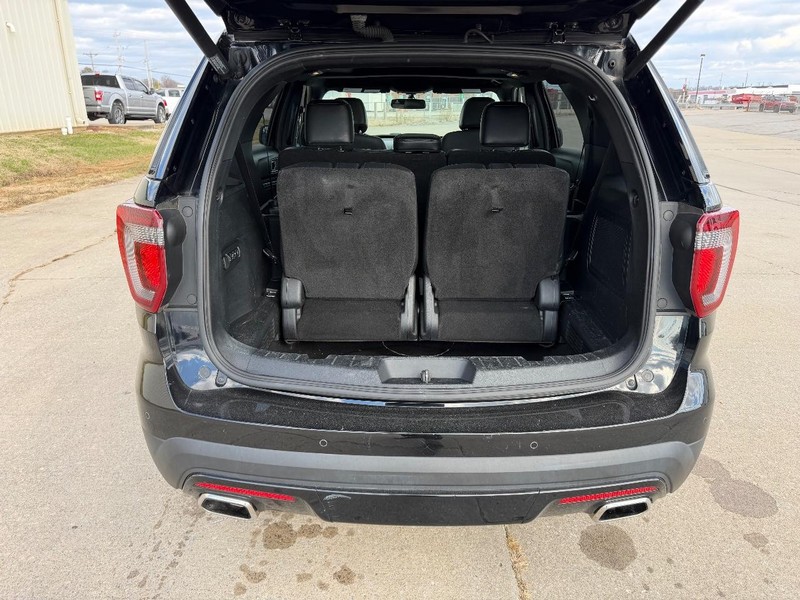 Ford Explorer Vehicle Full-screen Gallery Image 5