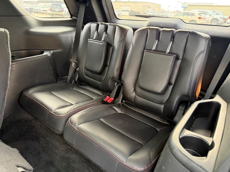 Ford Explorer Vehicle Full-screen Gallery Image 8