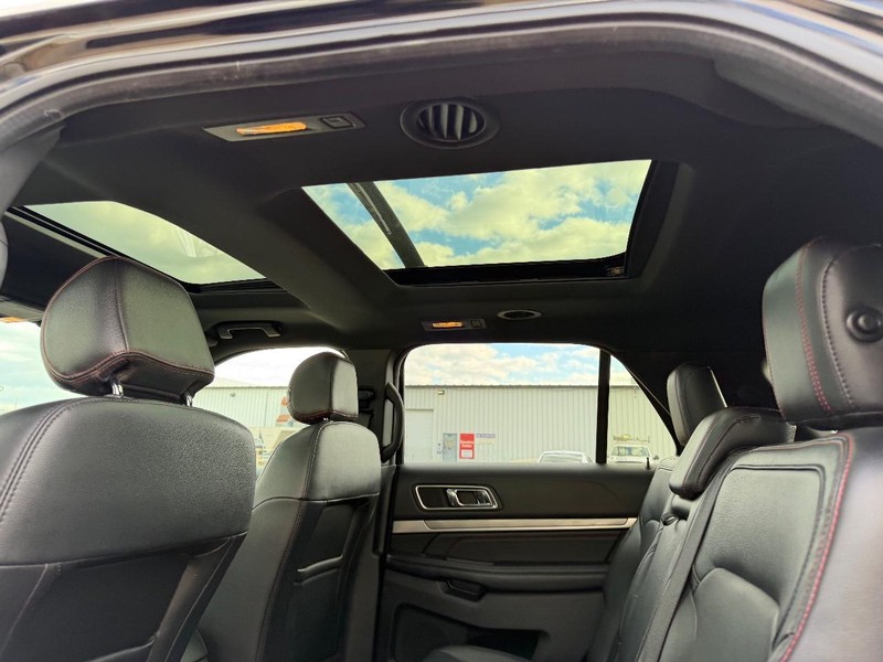 Ford Explorer Vehicle Full-screen Gallery Image 10