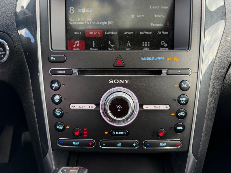 Ford Explorer Vehicle Full-screen Gallery Image 18