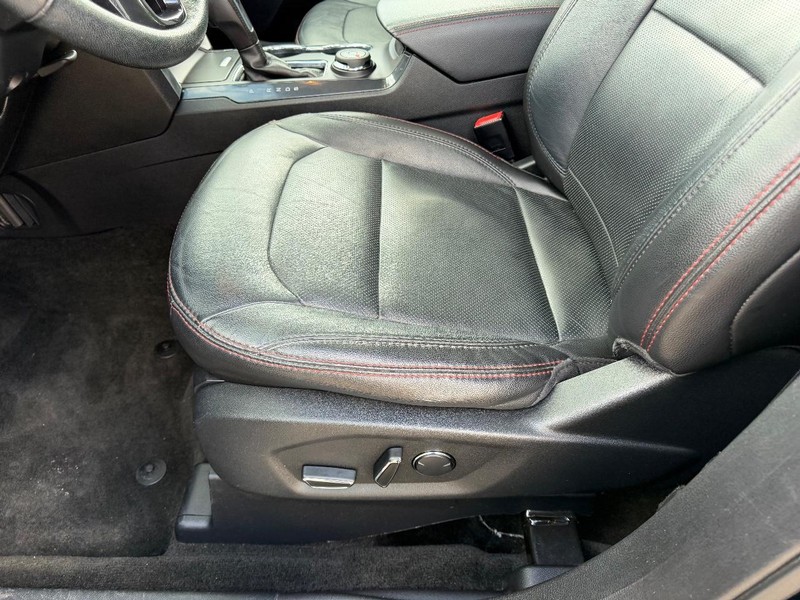 Ford Explorer Vehicle Full-screen Gallery Image 22