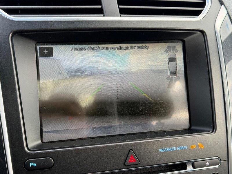 Ford Explorer Vehicle Full-screen Gallery Image 25