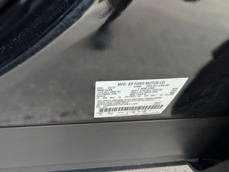 Ford Explorer Vehicle Full-screen Gallery Image 26