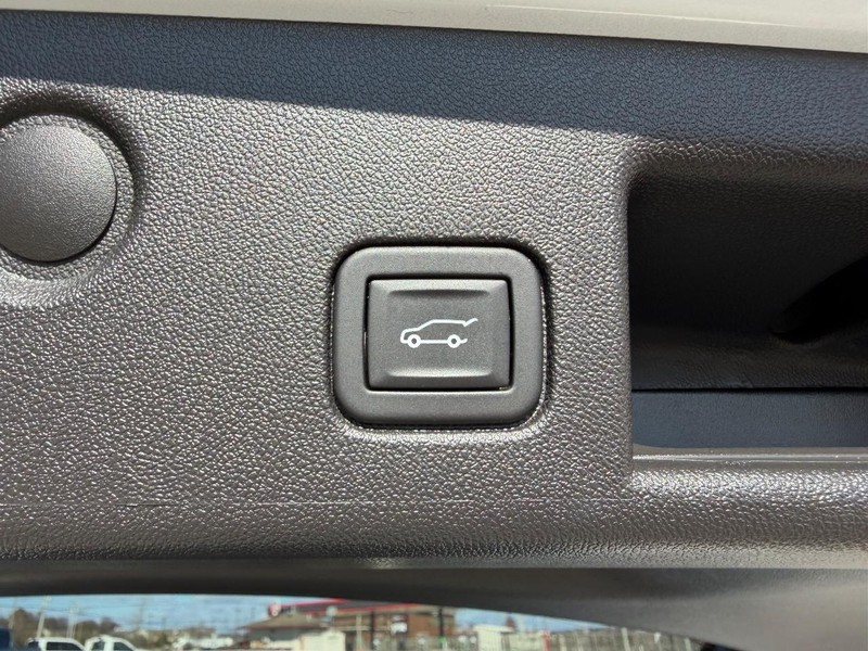 Chevrolet Equinox Vehicle Full-screen Gallery Image 06